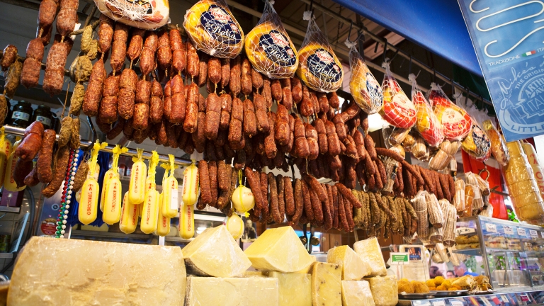 Arthur Avenue Market. Photo by Molly Flores/NYC&Company. Arthur Avenue Market. Photo by Molly Flores/NYC&Company.