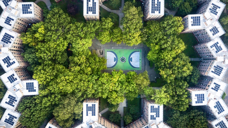 Queens bridge Houses basketball court from the sky.