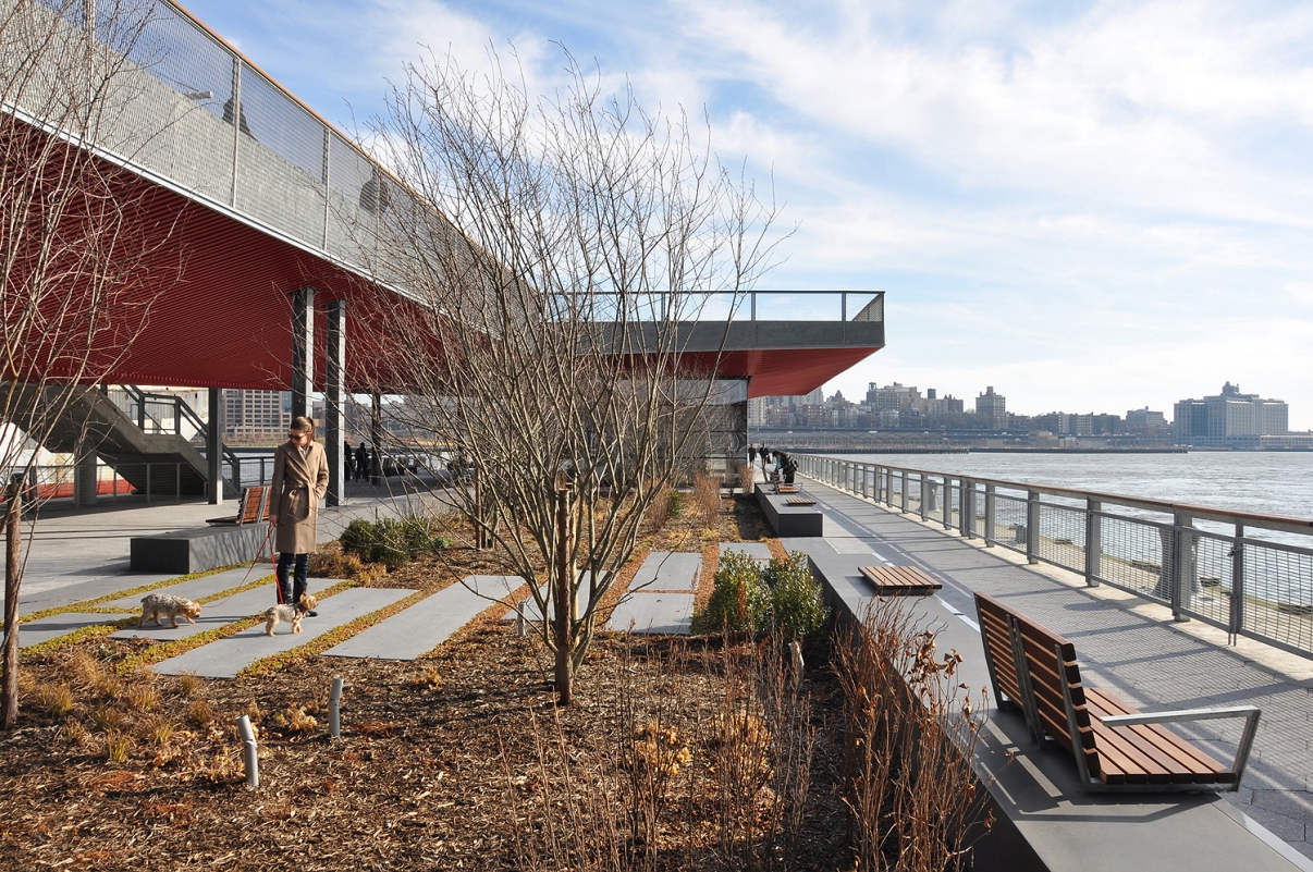 East River Waterfront Esplanade. Photo by NYCEDC.